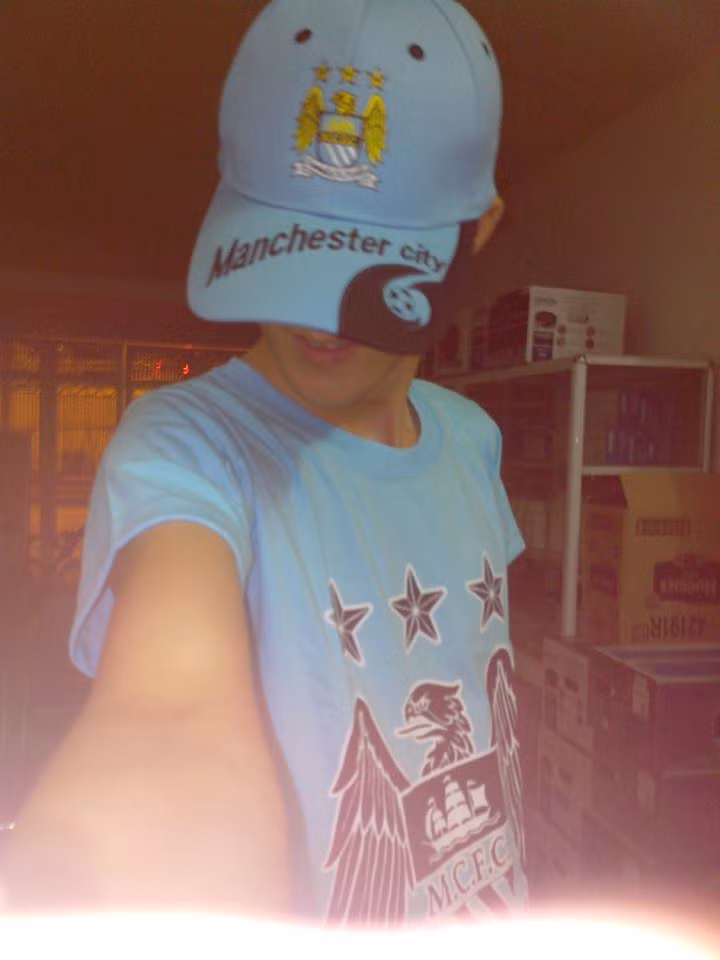 B.N.L là fan hâm mộ cuồng nhiệt của Manchester City.