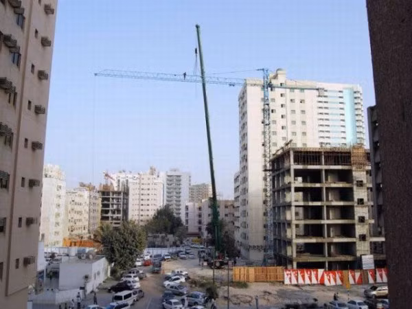 Mình anh trên cao...