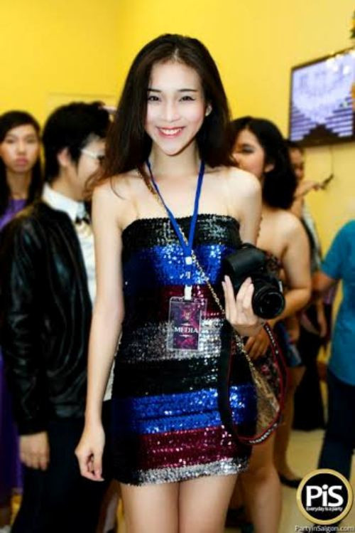 Cô bạn này đang nhận được rất nhiều sự yêu thích từ cư dân mạng bởi vẻ đẹp và phong cách cá tính.