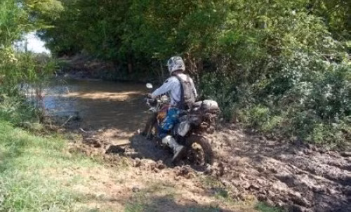 ... lướt qua những làng mạc, hay luồn lách trong những cánh rừng rậm, trò chuyện với người dân bản xứ lại đem lại một trải nghiệm hoàn toàn khác biệt.