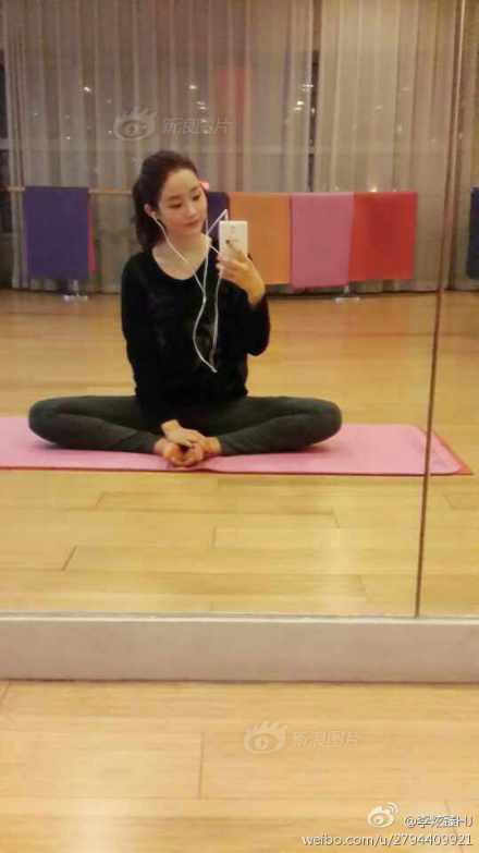 Lúc đầu, có một số nhầm lẫn về quê hương của cô nàng là Trung Quốc hay Hàn Quốc. Sau khi danh tính của cô được công khai, nhiều cư dân mạng đã nhận xét, Lee Hyun Zhen có một vẻ đẹp thuần châu Á, vì thế nên cô không có nhiều khác biệt với người dân Trung Quốc, nhầm lẫn cũng là điều dễ hiểu.