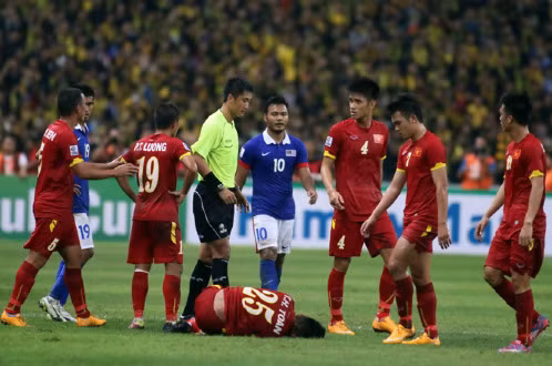 Huy Toàn người để lại rất nhiều dấu ấn trong trận bán kết lượt đi trên đất Malaysia. Anh cũng đã gặp một số vấn đề sau những pha vào bóng ác ý của các cầu thủ Malaysia.