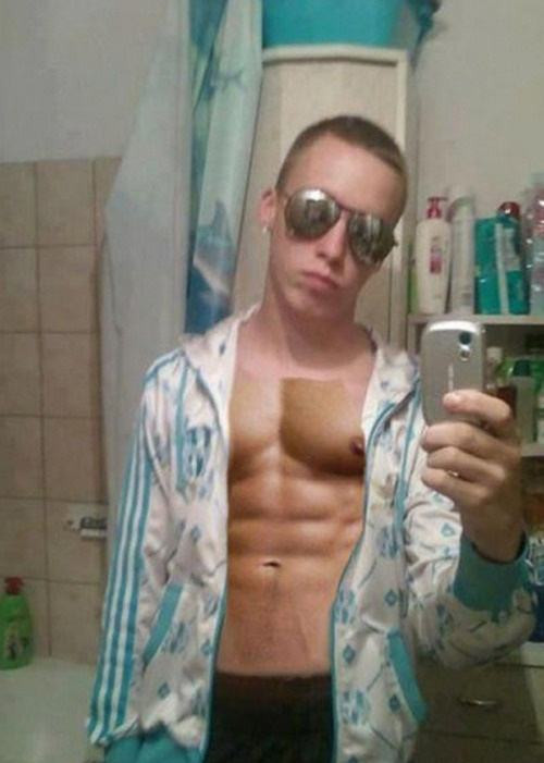 Hai màu da quá khác biệt!