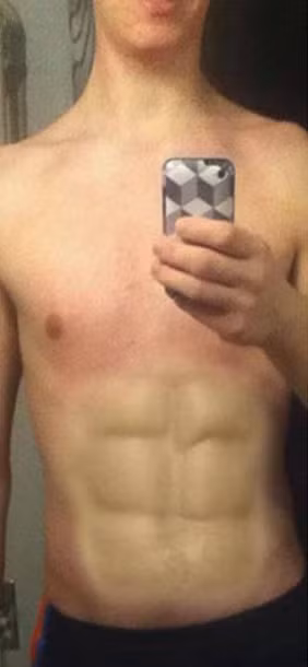 Ô! 6 múi! Quả là rõ ràng, rõ ràng không phải của anh ấy!