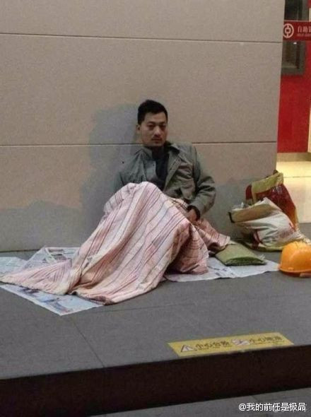 Câu chuyện và hình ảnh của anh chàng này khi được đăng tải đã ngay lập tức gây chú ý và trở thành chủ đề được bàn tán xôn xao trong cộng đồng cư dân mạng.