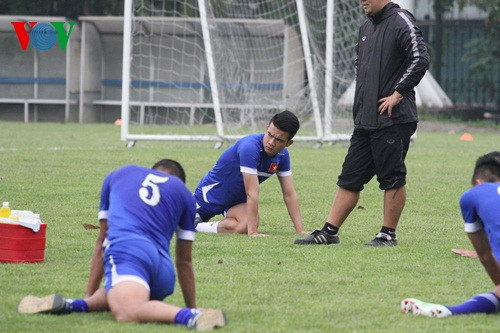 Nhưng mới đây, huấn luyện viên Miura và NHM ĐTVN đã có thể thở phào nhẹ nhõm khi các bác sĩ của ĐTVN đưa ra thông báo rằng chấn thương của Hoàng Thịnh không đáng ngại. Chắc chắn anh có đủ thể lực để thi đấu trận bán kết lượt về AFF Cup 2014 diễn ra trên sân Mỹ Đình vào ngày 11/12.