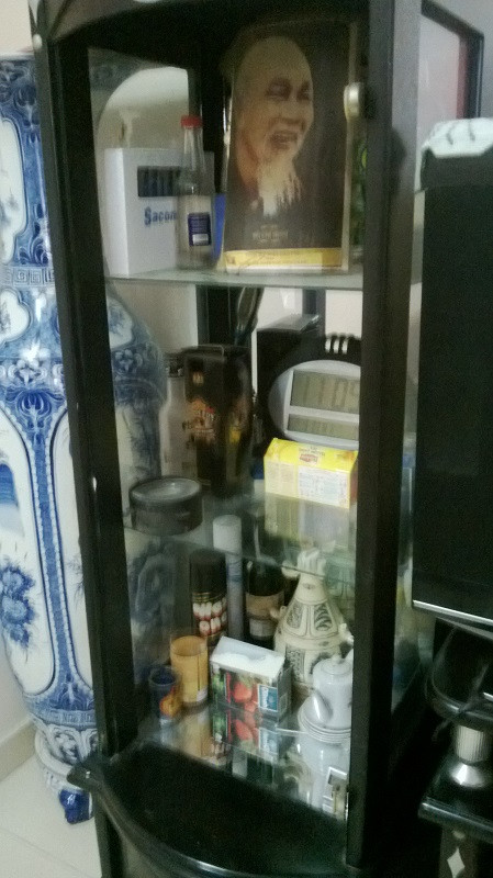 Nhiều khi cần thuốc uống, Chị N đã đập phá tủ để tìm tiền mua thuốc.