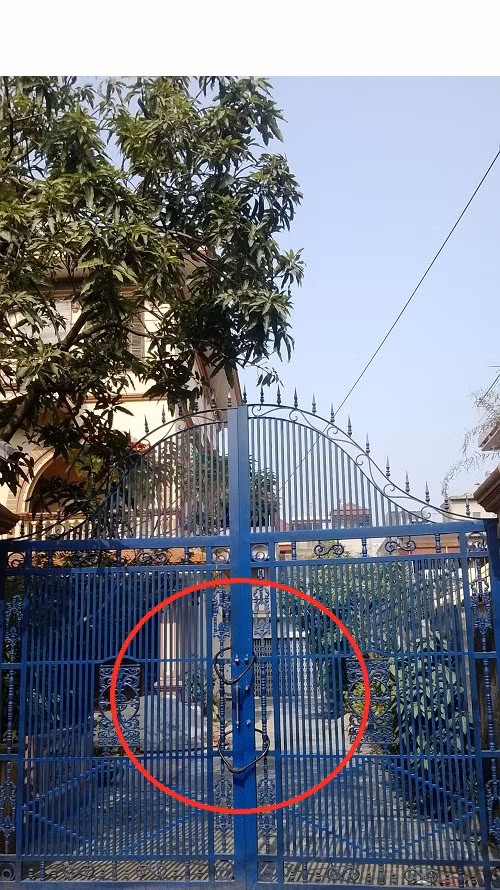 Trùng với khóa mà chủ mới đang sử dụng (ảnh ông C. chụp ngày 1/1/2014) .