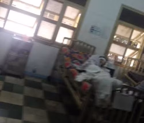 Nghi can Nam thời điểm cấp cứu tại BV 175 trong sự canh giữ nghiêm ngặt của lực lượng công an.