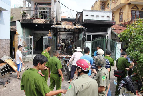 Căn nhà và toàn bộ tài sản của gia đình các nạn nhân bị thiêu rụi hoàn toàn.