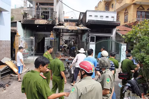 Căn nhà và toàn bộ tài sản của gia đình các nạn nhân bị thiêu rụi hoàn toàn.