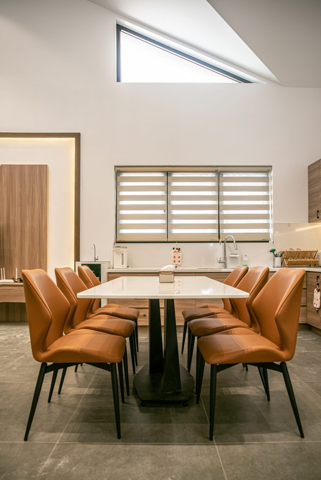 Ngoi nha xay mai lech hoi huong nha dong que day an tuong-Hinh-10