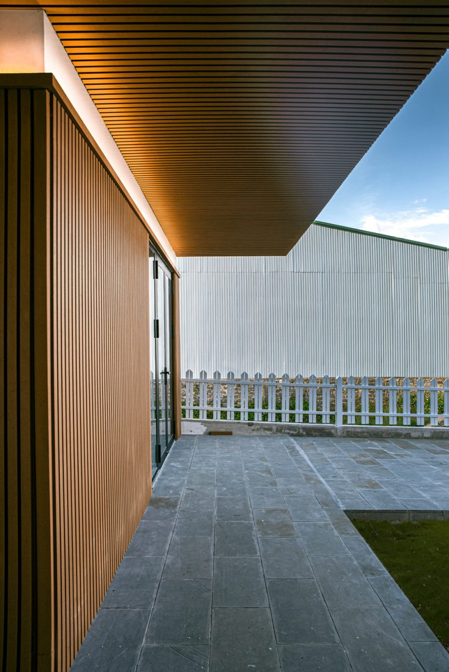 Ngoi nha xay mai lech hoi huong nha dong que day an tuong-Hinh-15