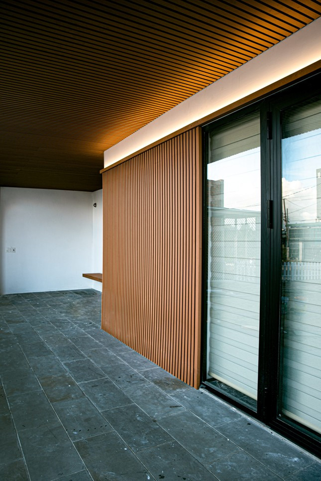 Ngoi nha xay mai lech hoi huong nha dong que day an tuong-Hinh-8