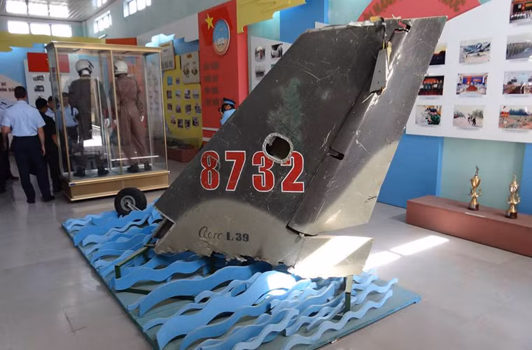 Trong ảnh là các sĩ quan Không quân Mỹ thăm nhà truyền thống trường Sĩ quan Không quân.