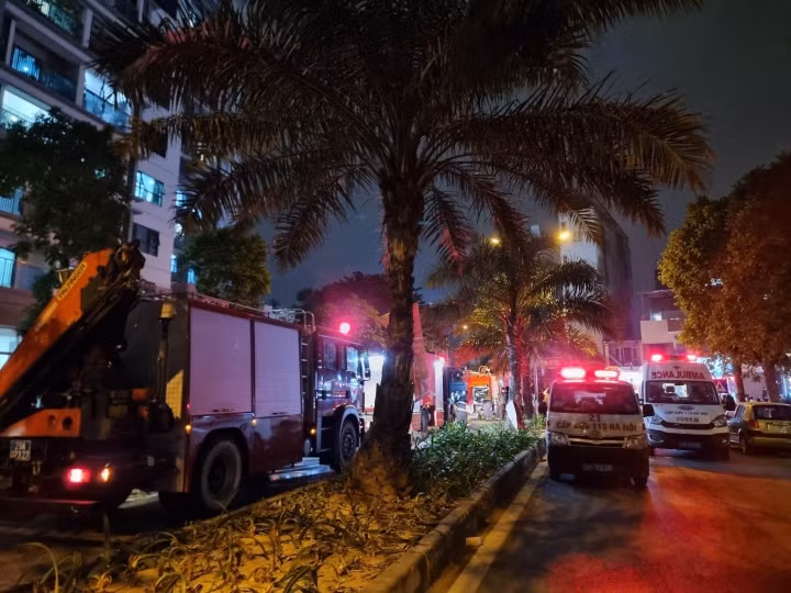 Ha Noi: No kinh hoang o cua hang sua xe may, 3 nguoi bi thuong-Hinh-3