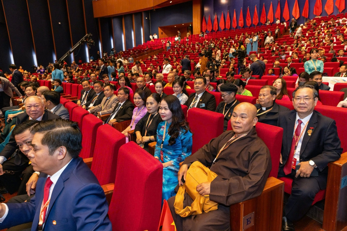 Ông Đỗ Văn Chiến tiếp tục giữ chức Chủ tịch MTTQ Việt Nam khóa X - Hình 5 Ong Do Van Chien tiep tuc giu chuc Chu tich MTTQ Viet Nam khoa X-Hinh-5