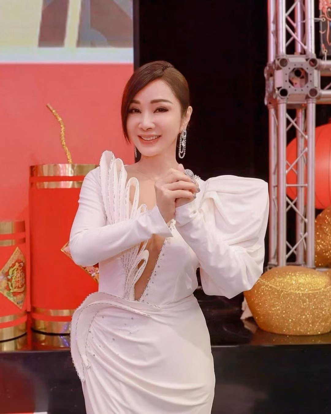 My nhan 'Doi song cho dem' dep quyen ru o tuoi 68