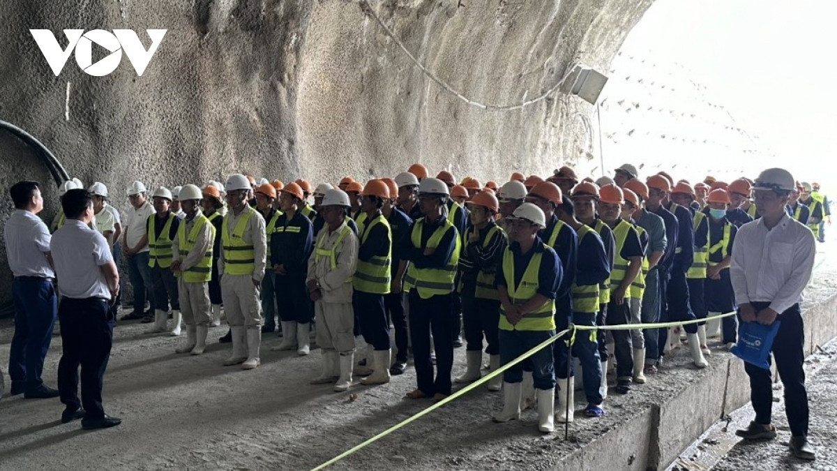 Nhon nhip tren cong truong cac du an trong diem giao thong sau Tet-Hinh-8