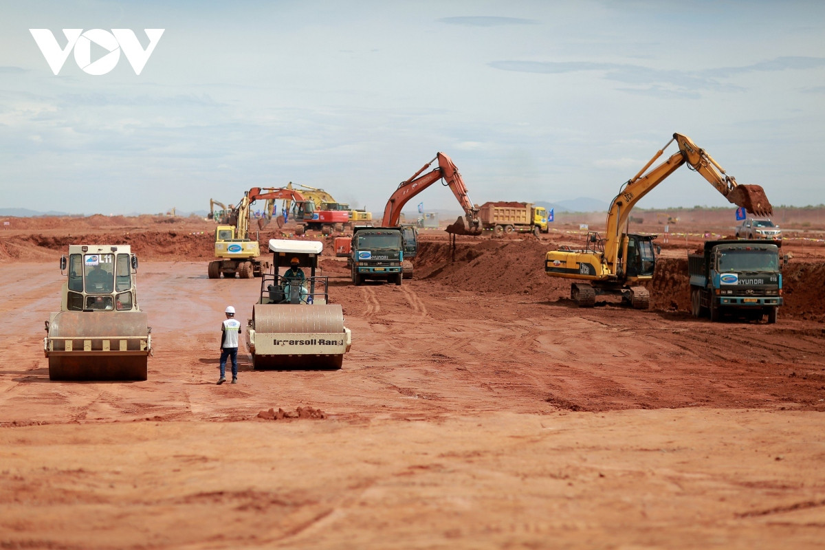 Nhon nhip tren cong truong cac du an trong diem giao thong sau Tet-Hinh-3