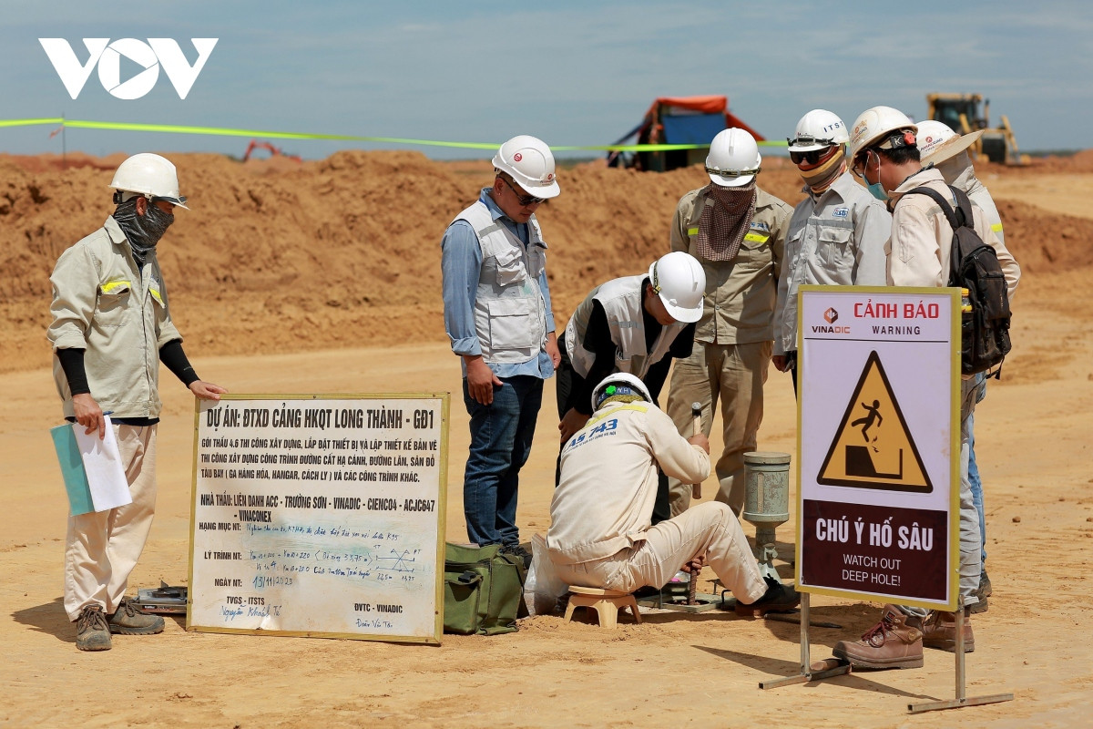 Nhon nhip tren cong truong cac du an trong diem giao thong sau Tet-Hinh-2