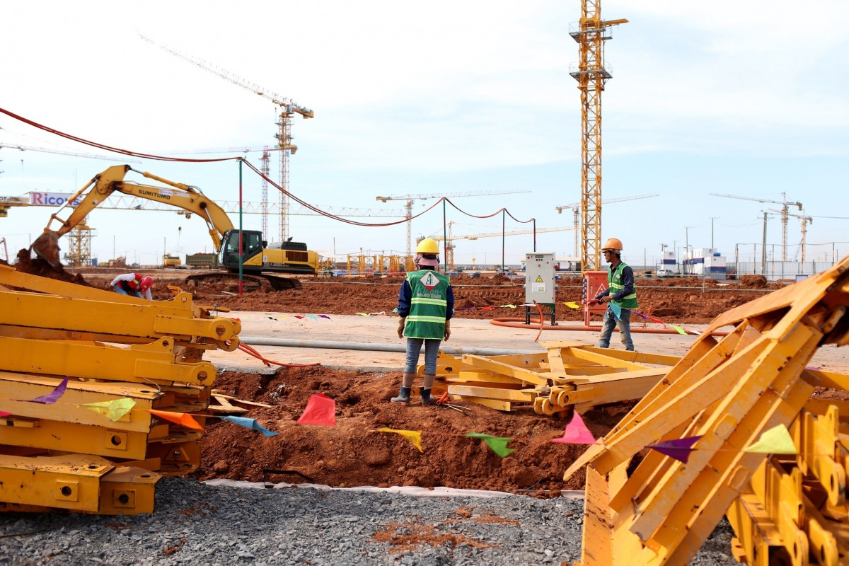 Nhon nhip tren cong truong cac du an trong diem giao thong sau Tet