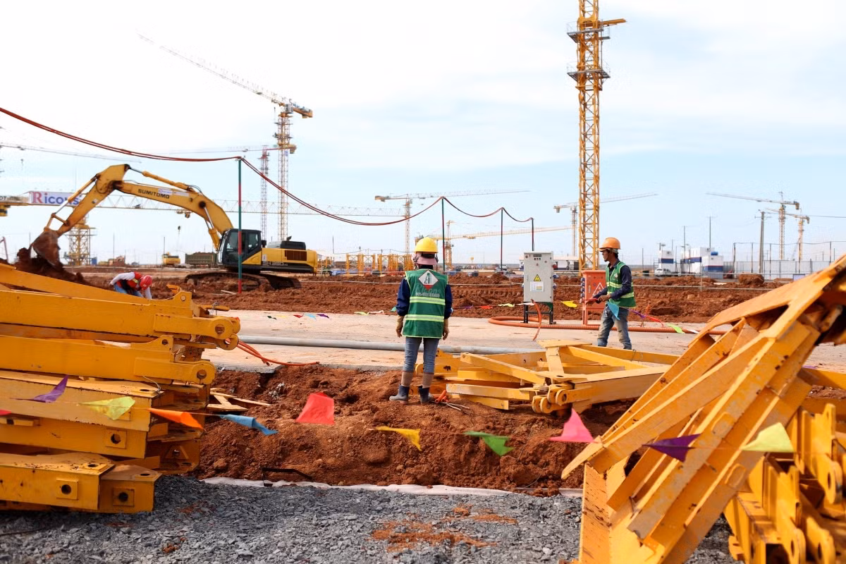 Nhon nhip tren cong truong cac du an trong diem giao thong sau Tet