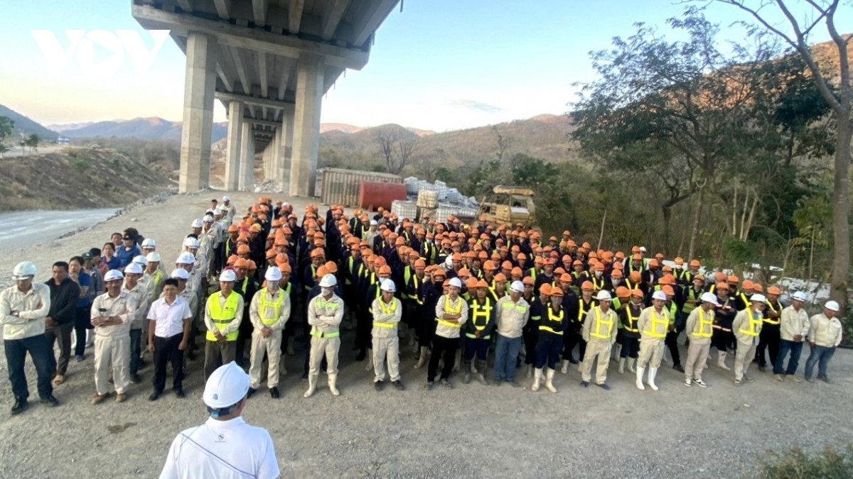 Nhon nhip tren cong truong cac du an trong diem giao thong sau Tet-Hinh-9