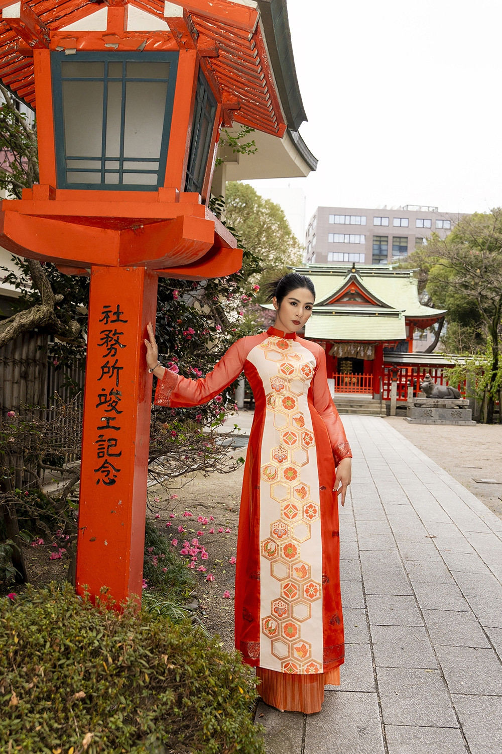 Mê mẩn ảnh hoa hậu Ngọc Hân chụp ảnh áo dài ở Nhật Bản - Hình 12 Me man anh hoa hau Ngoc Han chup anh ao dai o Nhat Ban-Hinh-12
