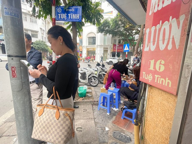 Ngay dau di lam vi tim quan an kho nhu len troi-Hinh-2