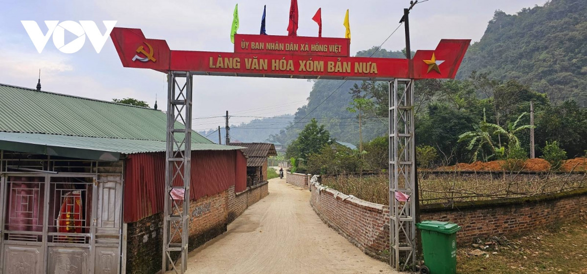 Mùng 1 Tết nghe hát Quốc ca dưới dãy núi Lam Sơn - Hình 2 Mung 1 Tet nghe hat Quoc ca duoi day nui Lam Son-Hinh-2