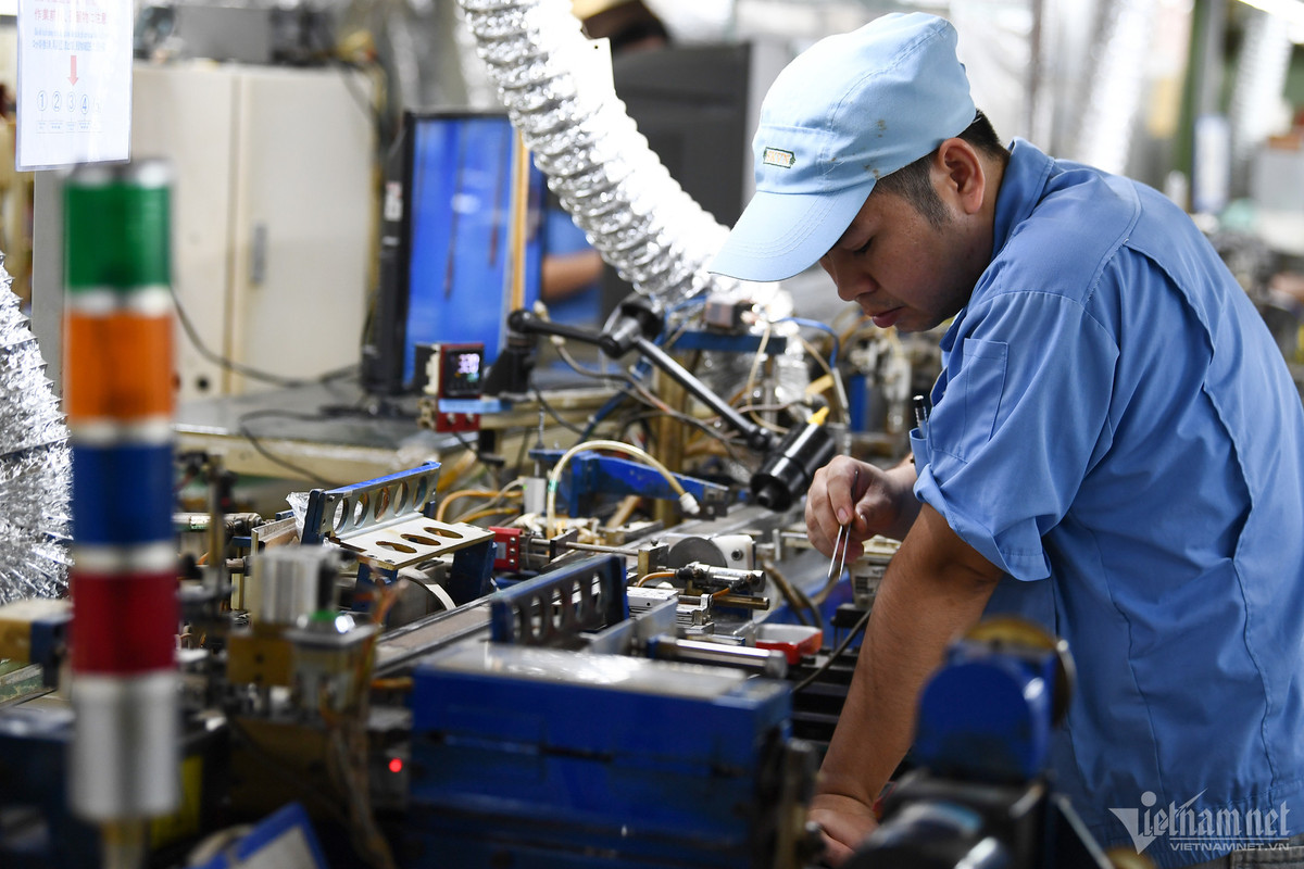 De xuat giam thoi gian dong BHXH toi thieu con 10 nam