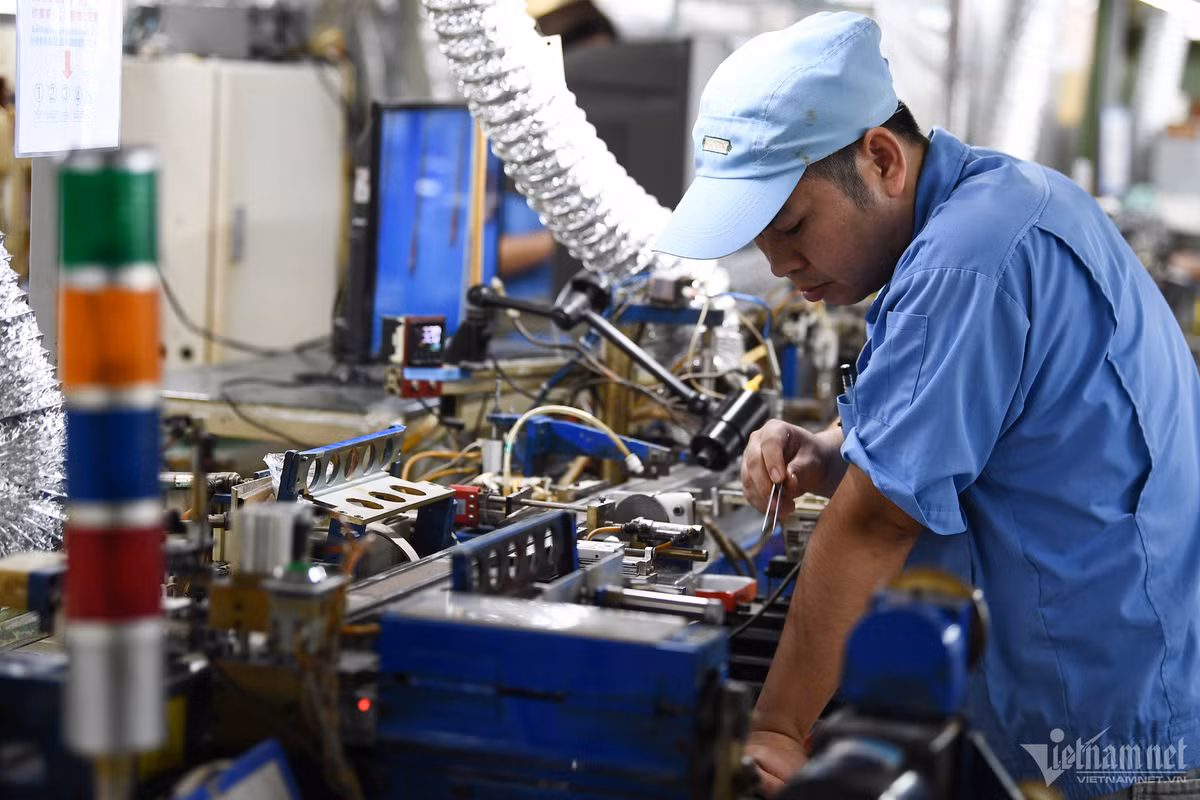 De xuat giam thoi gian dong BHXH toi thieu con 10 nam