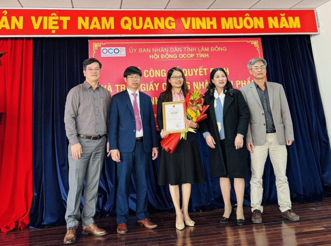 Cô giám đốc 9X trồng nấm tạo vô số việc làm - Hình 6 Co giam doc 9X trong nam tao vo so viec lam-Hinh-6