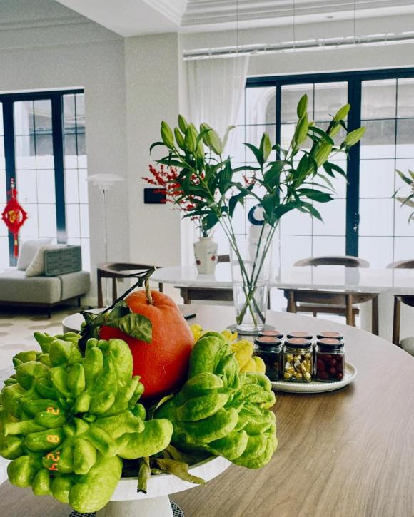 Ngo ngang Diem My 9x khoe co ngoi duoc bo me chong tang-Hinh-5