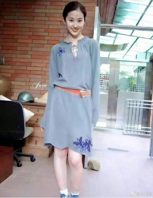 Anh cu cap 2 cua Luu Diec Phi dep me long nguoi