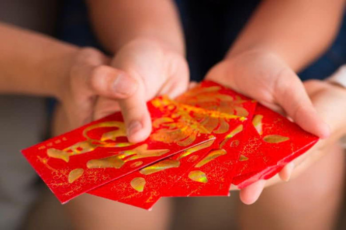 Moi hen ho da doi ban trai li xi Tet bo me tien “khung”-Hinh-2