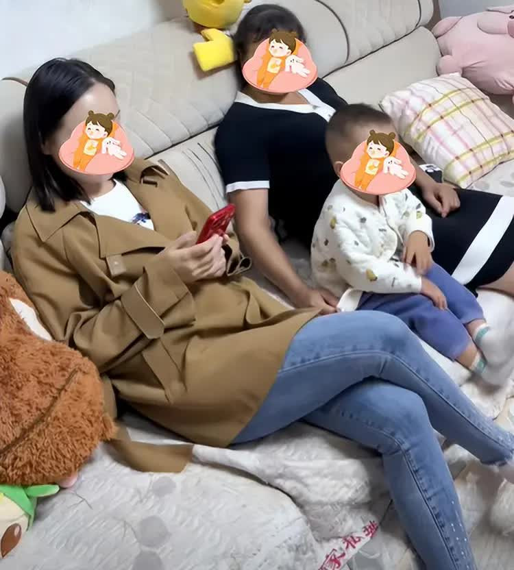 Mua trang suc vang tang me chong, lai nam tren tay chi dau