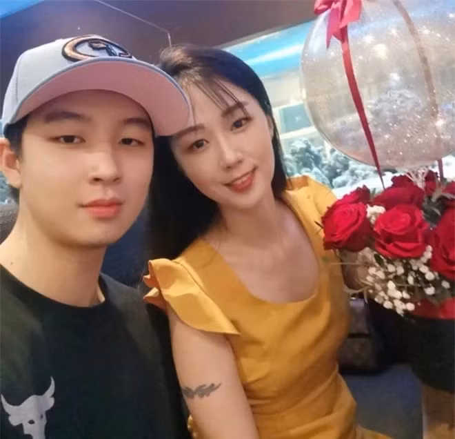 Phan ung nha trai khi me don than U50 yeu trai tre kem 22 tuoi-Hinh-4