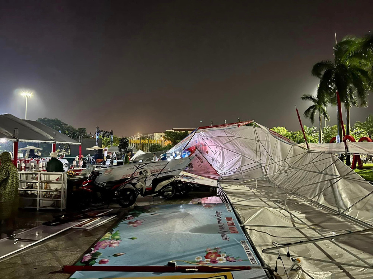 Chiều tối 21/4, người dân tại nhiều khu vực ở TP Tam Kỳ, huyện Nam Trà My ở tỉnh Quảng Nam bất ngờ khi chứng kiến mưa đá với hạt rất to, kéo dài nhiều phút.