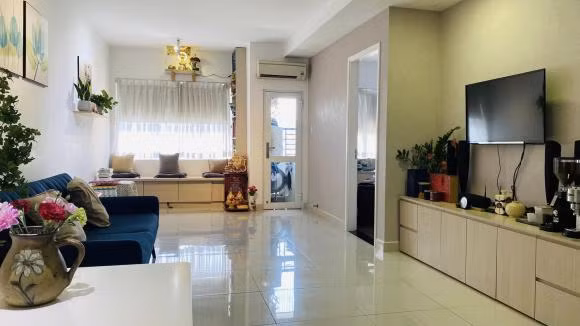 Vo chong dien vien Ai Chau - Huynh Dong rao ban can ho hon 3 ty