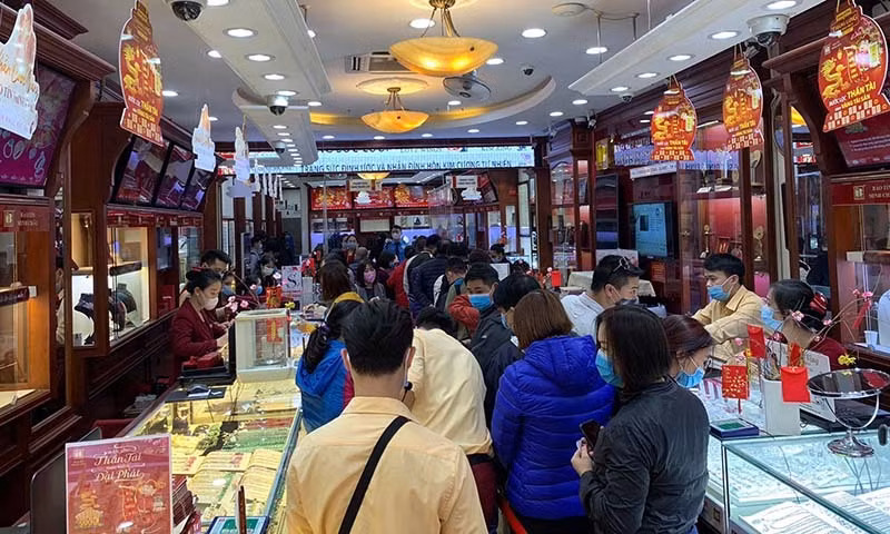 Gia vang qua dat, cau may via Than Tai 2022 phan van mua it hay nhieu