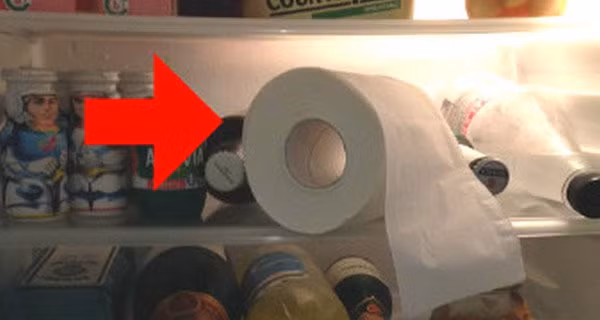 De 2 cuon giay ve sinh vao tu lanh, cong dung than ky