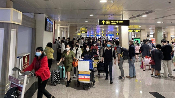 Khach van un un do ve san bay Tan Son Nhat-Hinh-3