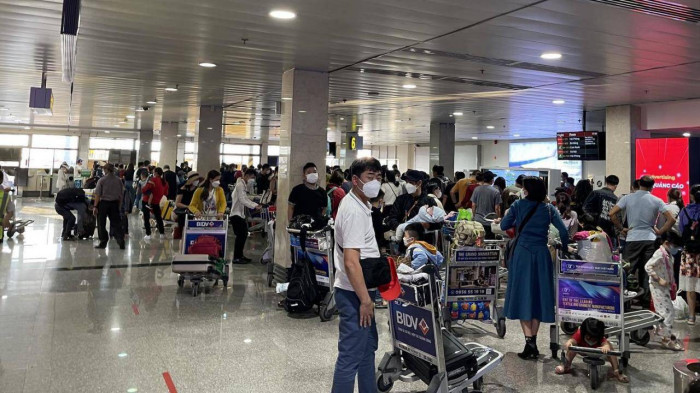 Khach van un un do ve san bay Tan Son Nhat-Hinh-2