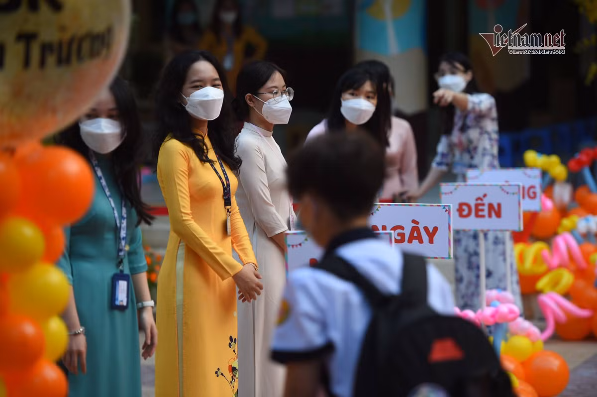 Tre mam non, tieu hoc TP.HCM ngay dau duoc den truong-Hinh-8