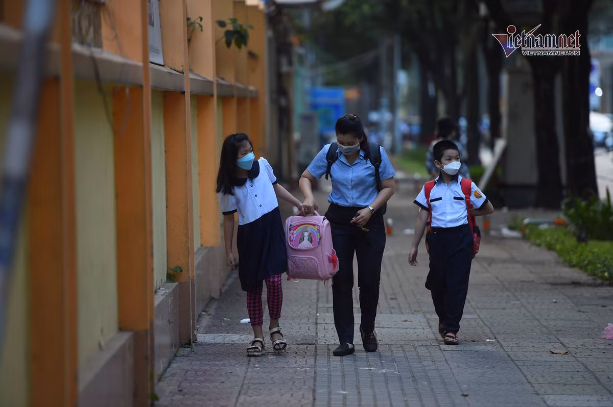 Tre mam non, tieu hoc TP.HCM ngay dau duoc den truong-Hinh-4