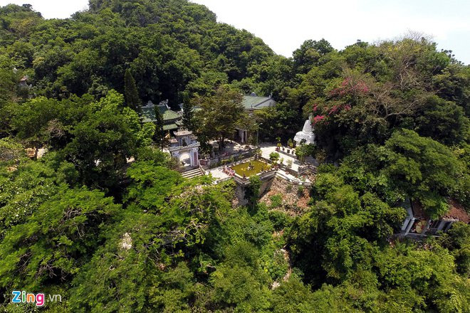 Thượng Thai là ngọn cao nhất (160 m) ở phía Tây Bắc của Thủy Sơn. Trên núi có chùa Tam Thai, chùa Tam Tôn, chùa Từ Tâm, khu Hành Cung, Vọng Giang Đài, động Hoa Nghiêm động Huyền Không,động Linh Nha...