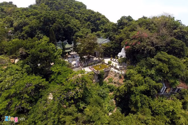 Thượng Thai là ngọn cao nhất (160 m) ở phía Tây Bắc của Thủy Sơn. Trên núi có chùa Tam Thai, chùa Tam Tôn, chùa Từ Tâm, khu Hành Cung, Vọng Giang Đài, động Hoa Nghiêm động Huyền Không,động Linh Nha...