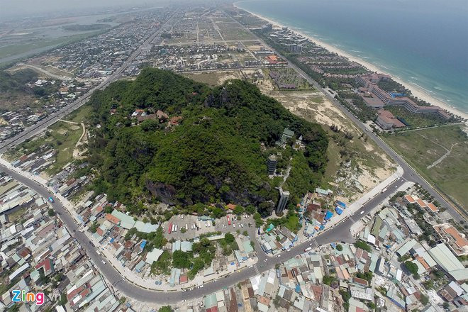 Tam Thai là tên gọi khác của ngọn Thủy Sơn, nằm trên bãi đất rộng theo hướng Đông Bắc, khoảng 15 ha, cao 160 m. Do núi có ba đỉnh nằm ở ba tầng, giống ba ngôi sao Tam Thai ở đuôi chòm sao Đại Hùng (dân gian gọi là Sao Cày), nên còn có tên gọi là núi Tam Thai (Thượng Thai, Trung Thai, Hạ Thai). Đây là ngọn núi lớn, cao và đẹp nhất, thường được nhiều người đến tham quan.